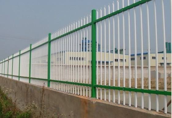道路鐵藝護(hù)欄安裝定做哪家好？