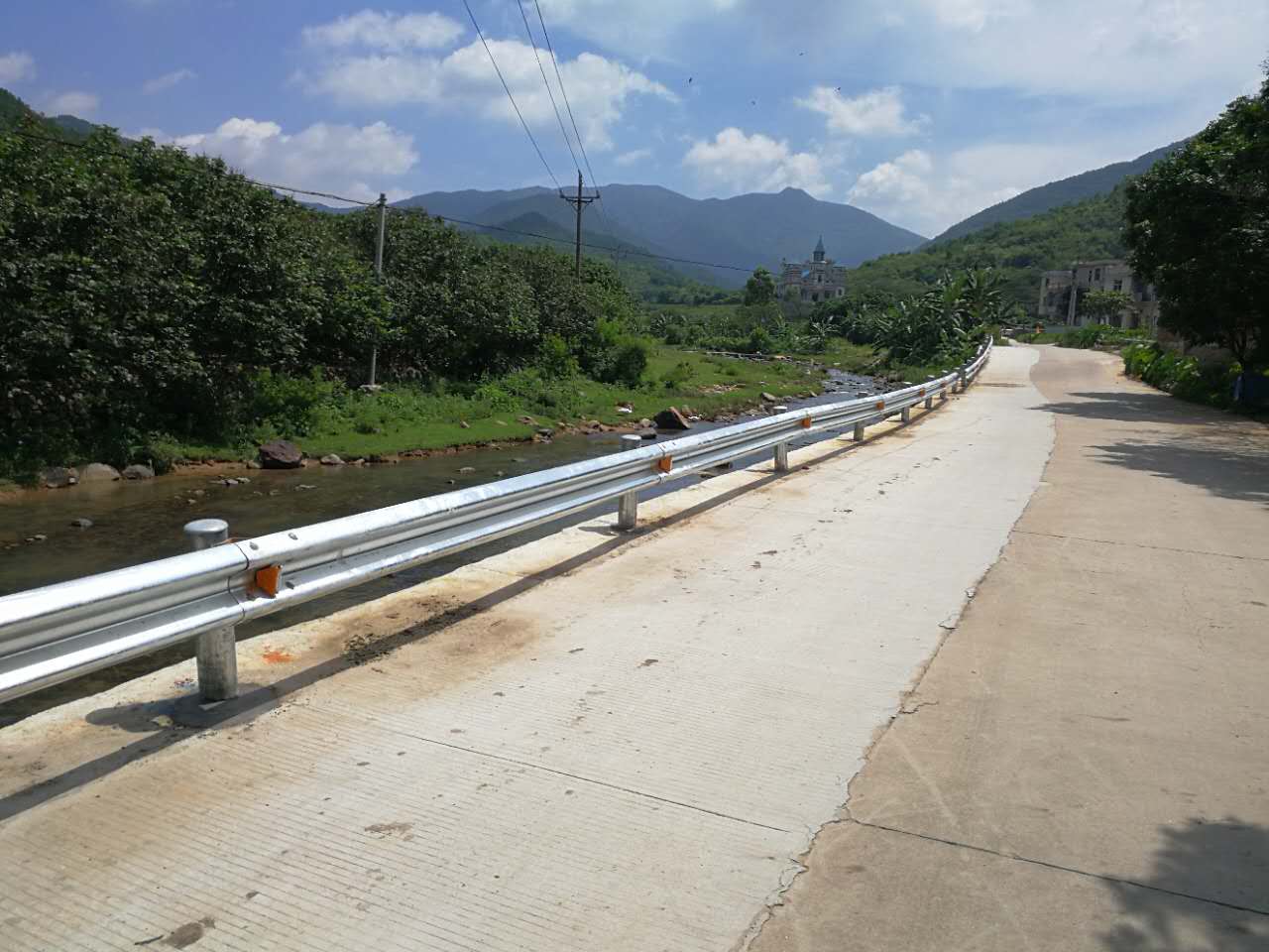 道路波形護欄防撞價格一般多少比較合適？