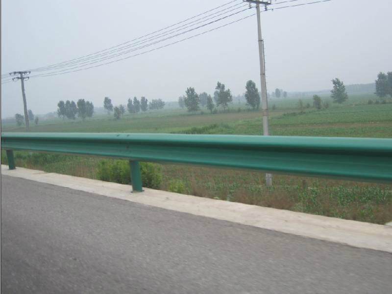 道路護(hù)欄有哪些優(yōu)勢(shì)？