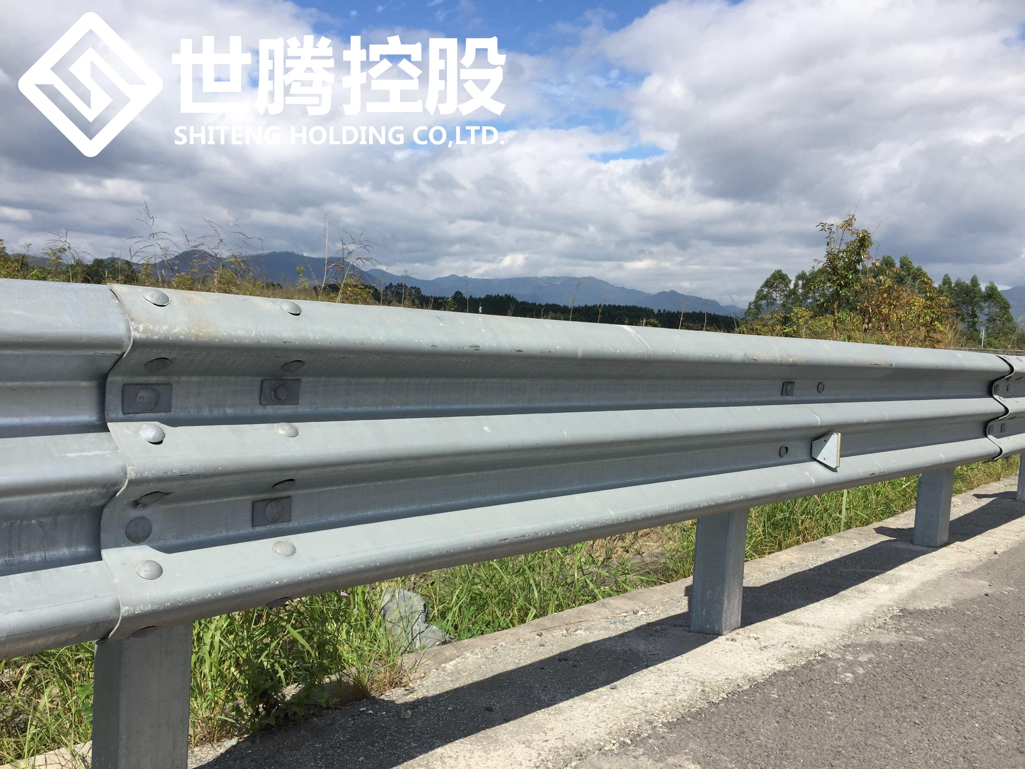 應(yīng)該如何進行規(guī)范化設(shè)置道路護欄？